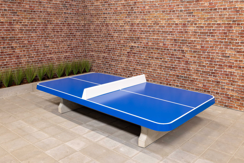 Table de ping pong basse bleu, angles arrondis